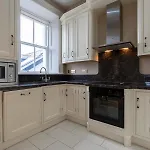 Award Winning, 2 Bedroom Apartment.10Mins To City