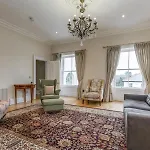 Award Winning, 2 Bedroom Apartment.10Mins To City
