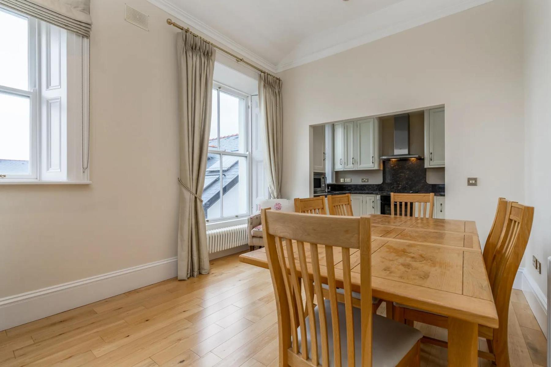Apartment Award Winning, 2 Bedroom Apartment.10mins To City *